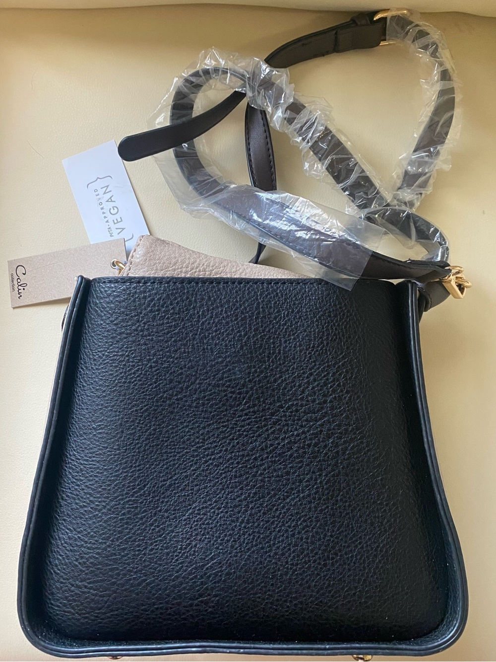 Calin Collection NWT Vegan Black Crossbody Bag w Make Up bag Included